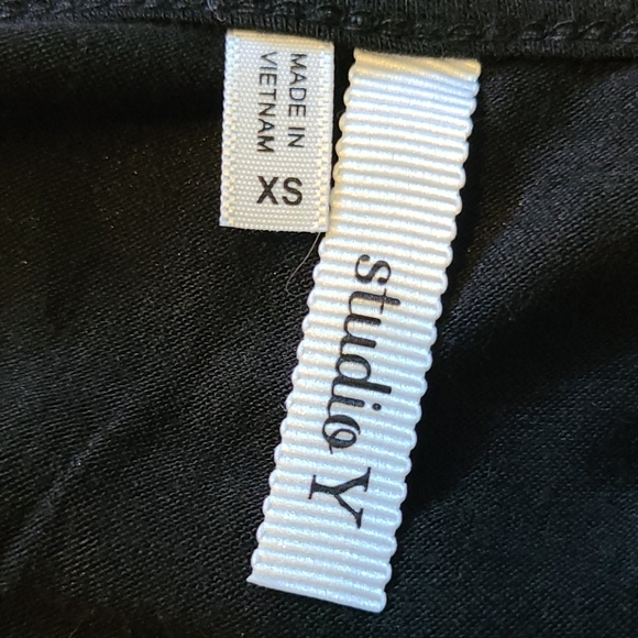 Studio Y black Jersey fabric tank topped with w/silver sequins - Picture 4 of 4